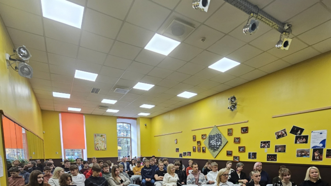 Attēls: Kafija ar politiķiem jauniešu centrā Bāze