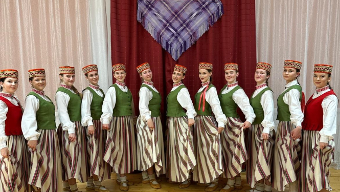 Attēls: Sadanča “Jādejo, lai būtu prieks!” dalībnieki