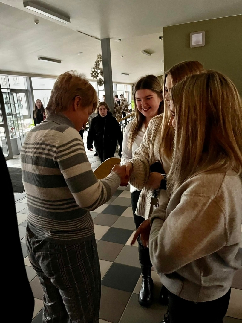 Gulbenes novada pašvaldība sveic Trīs zvaigžņu balvas saņēmēju Sarmīti Gobiņu