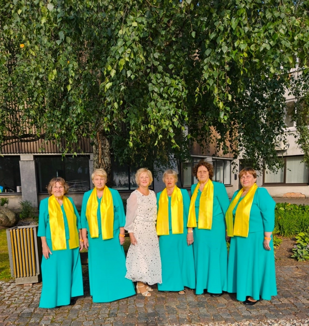 Piedalās 6. Latvijas Senioru sadziedāšanās svētkos