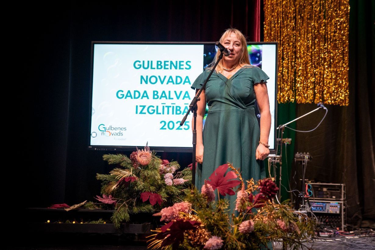 attēls: pasniegta Gulbenes novada gada balva izglītībā 2025