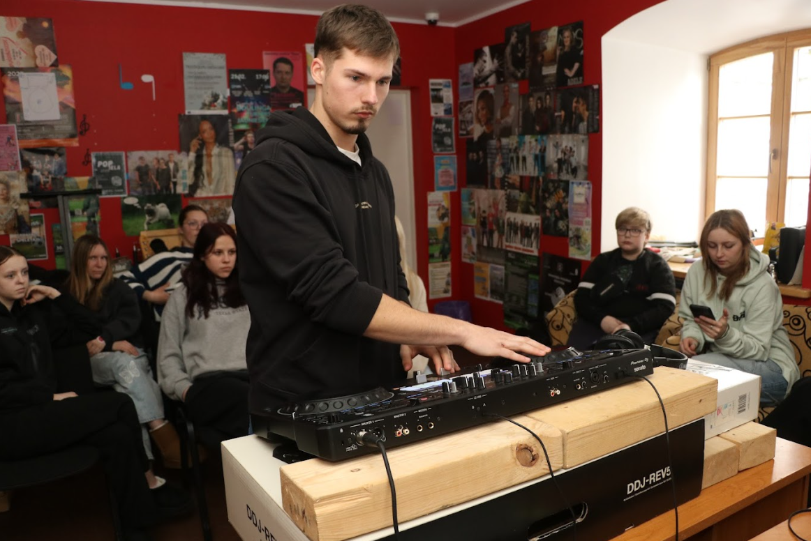 Attēls: Jaudīgs digitālā projekta noslēguma pasākums — jauniešu diskusija “Virtuālā dzīve vai realitāte?”