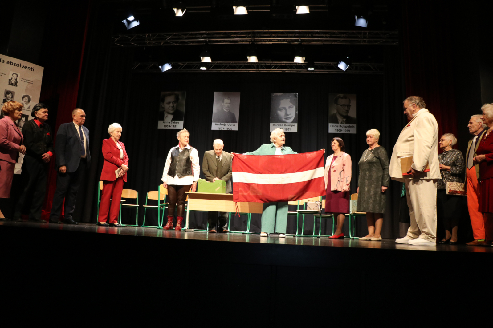 Foto: noslēgusies teātru parāde ar 10 izrādēm