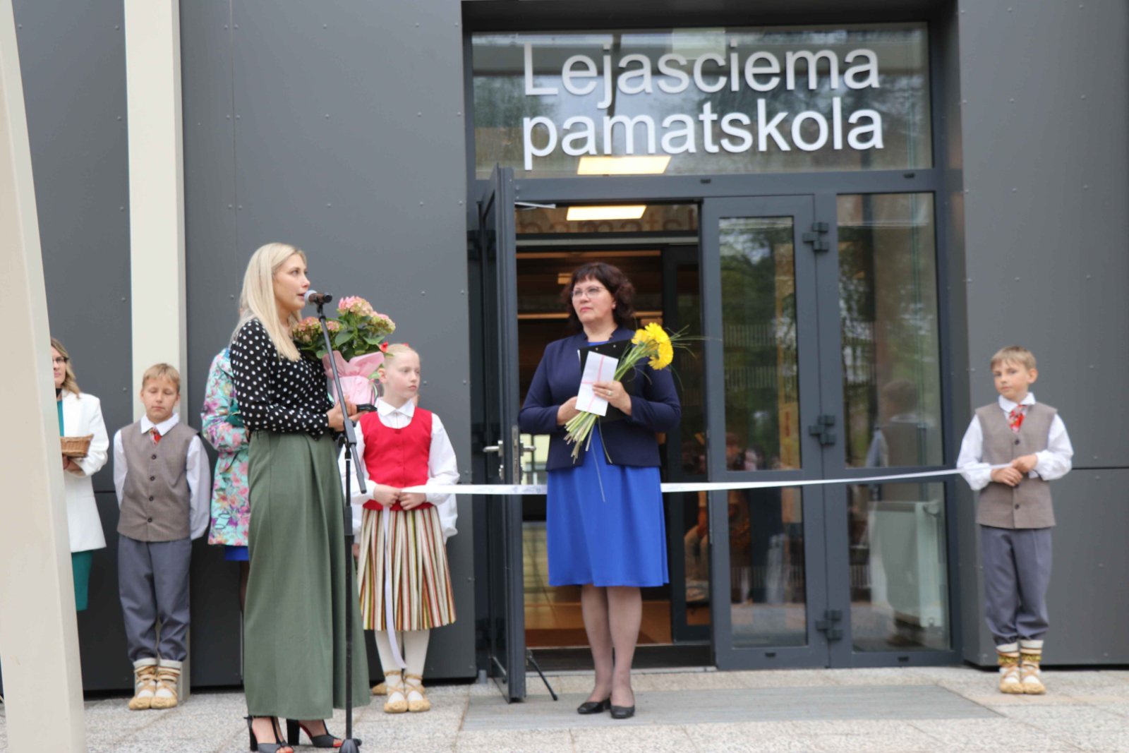 Renovētās skolas ēkas atklāšanas svētki Lejasciemā