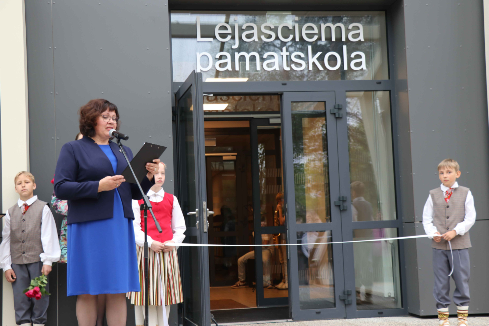 Renovētās skolas ēkas atklāšanas svētki Lejasciemā