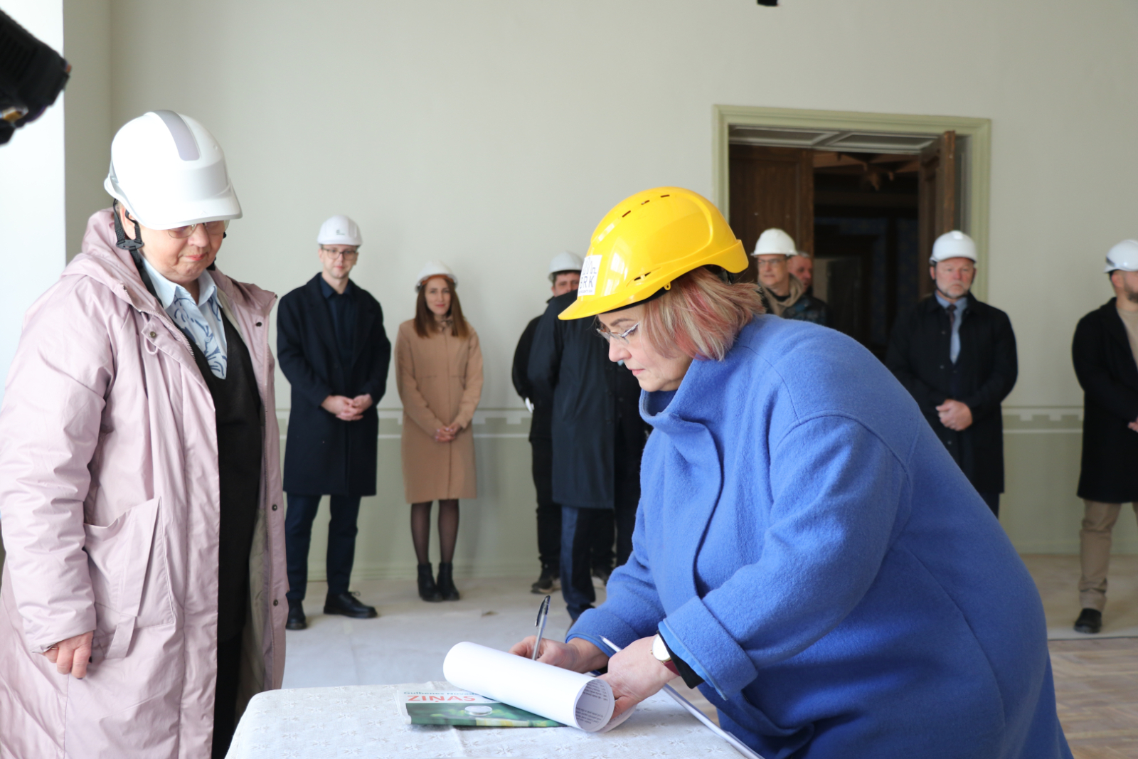 Lizuma pamatskolas ēkā gulda vēstījuma kapsulu