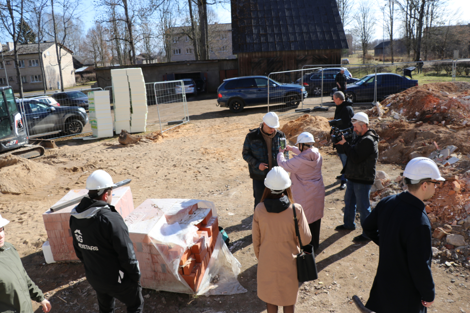 Lizuma pamatskolas ēkā gulda vēstījuma kapsulu