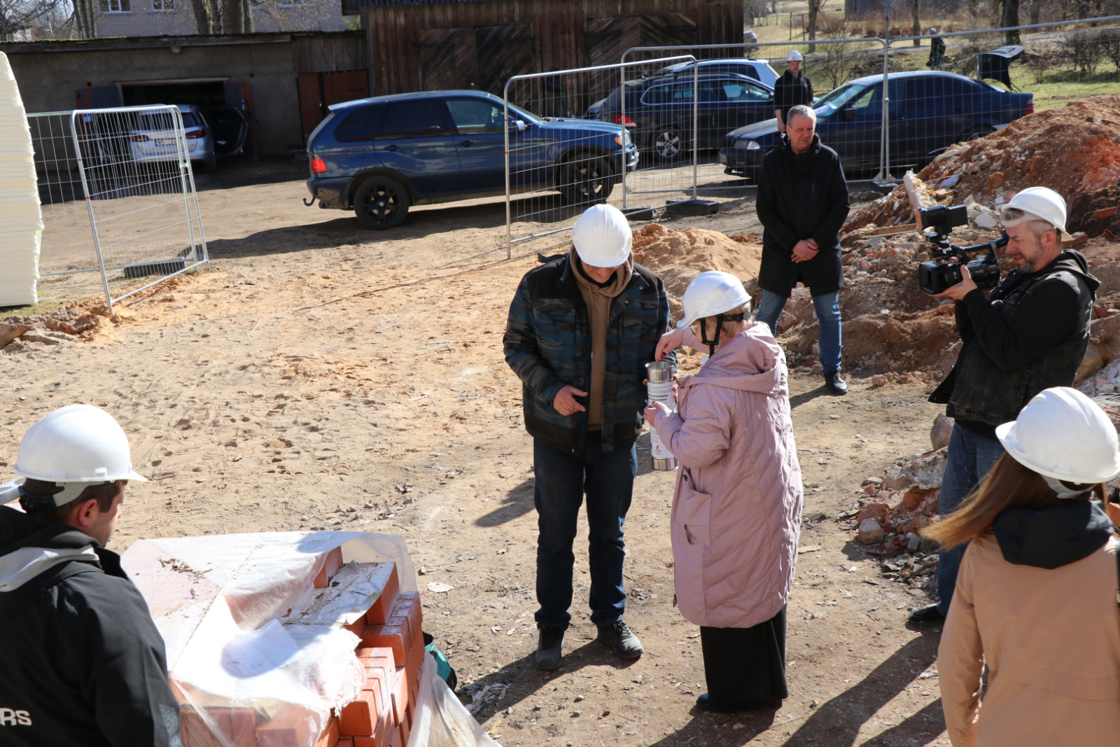 Lizuma pamatskolas ēkā gulda vēstījuma kapsulu
