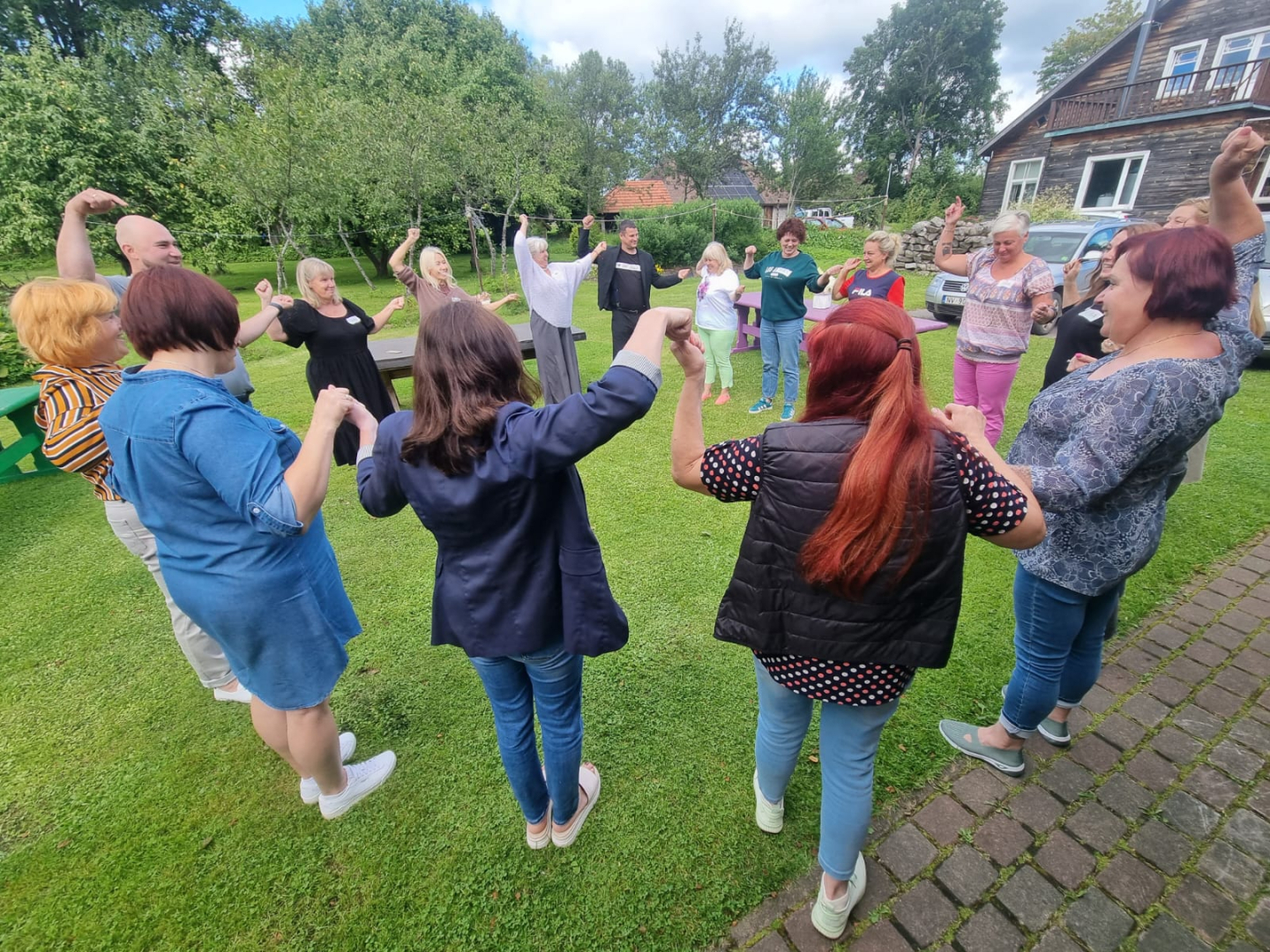 Attēls: Skolotājus iepazīstina ar projekta “CRISEPAC” izstrādātajiem mācību resursiem