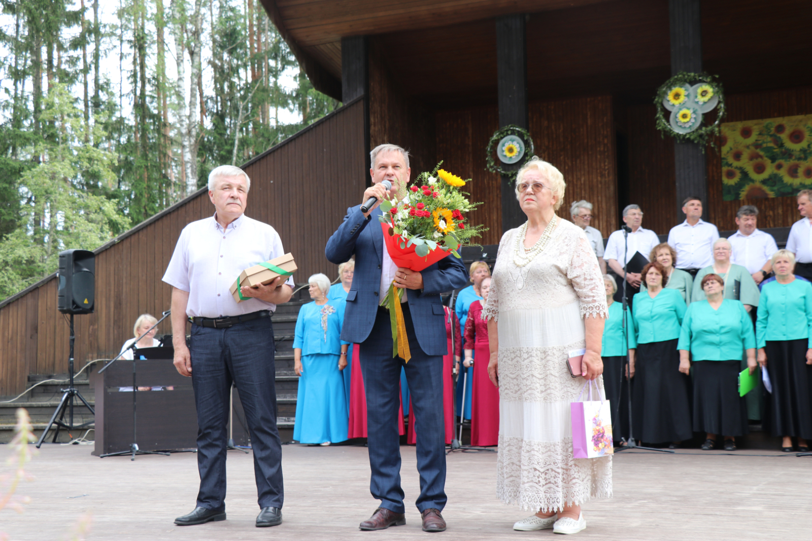 Gulbenes novada un draugu 15.senioru svētki "Kvēl saulespuķe rudenīgā" 