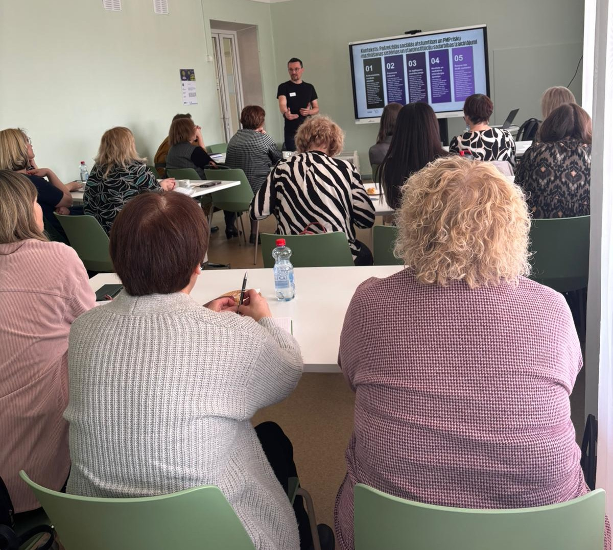 Attēls: Gulbenes novada izglītības iestāžu speciālisti apgūst vienotu starpresoru sadarbības pieeju sociālās atstumtības un priekšlaicīgas mācību pārtraukšanas riska mazināšanai  izglītojamajiem