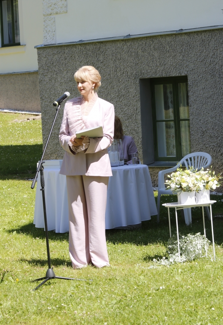 Attēls: 15.06.2024. Stāmerienas pils dārzā tika svinētas Goda kāzu jubilejas.