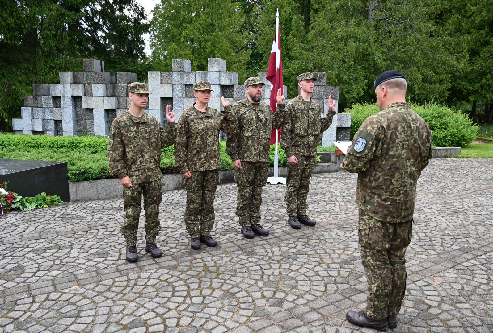 Piemin 1941. gada komunistiskā genocīda upurus 