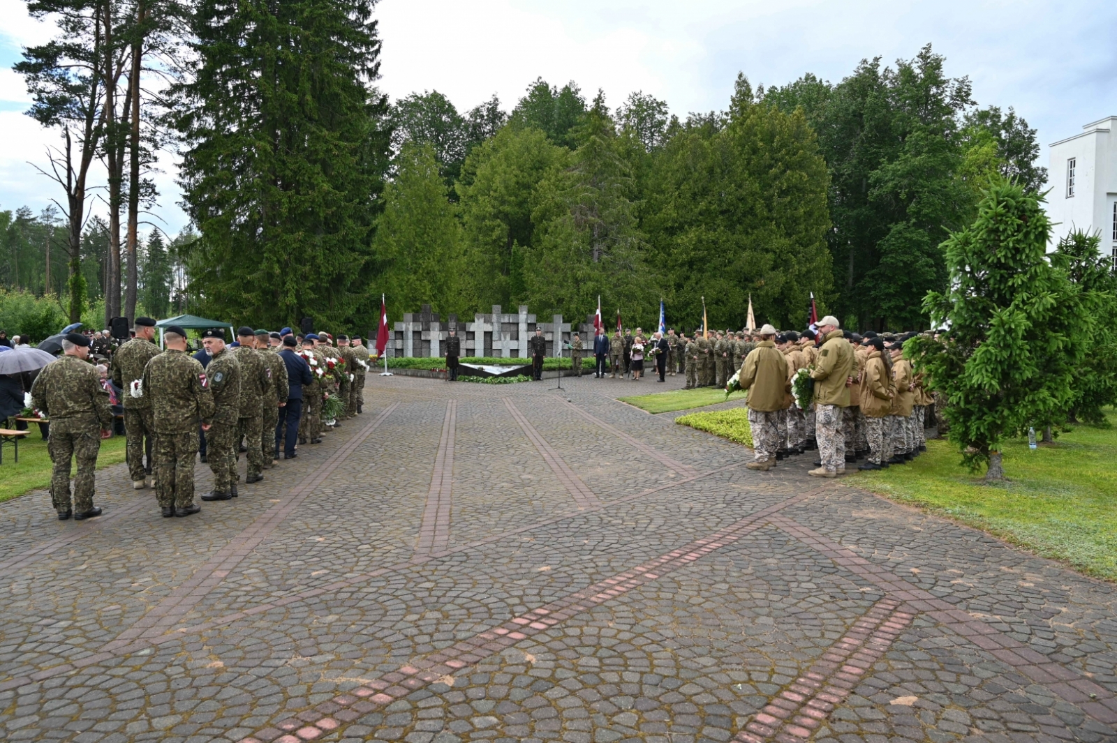 Piemin 1941. gada komunistiskā genocīda upurus 