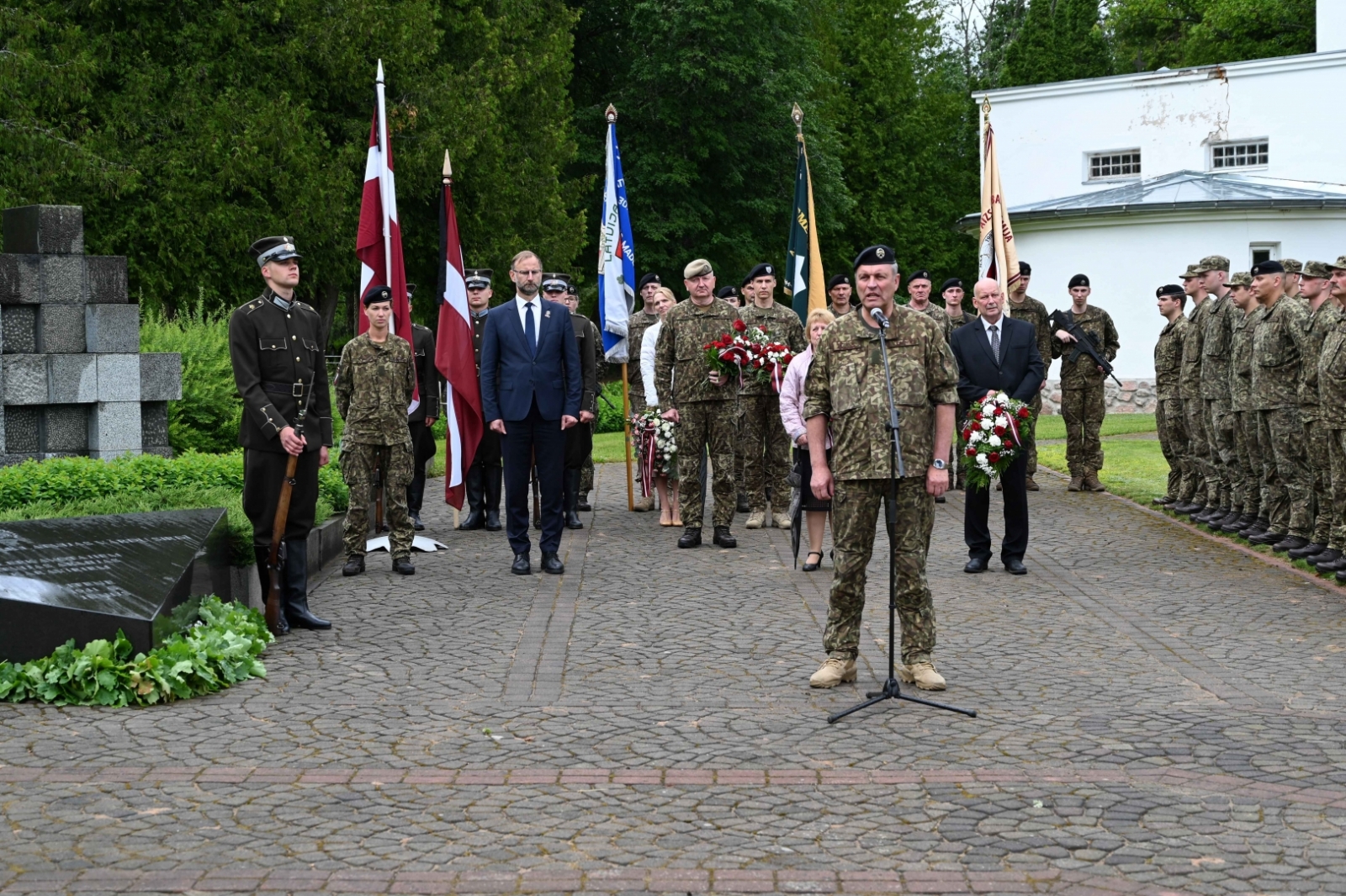 Piemin 1941. gada komunistiskā genocīda upurus 
