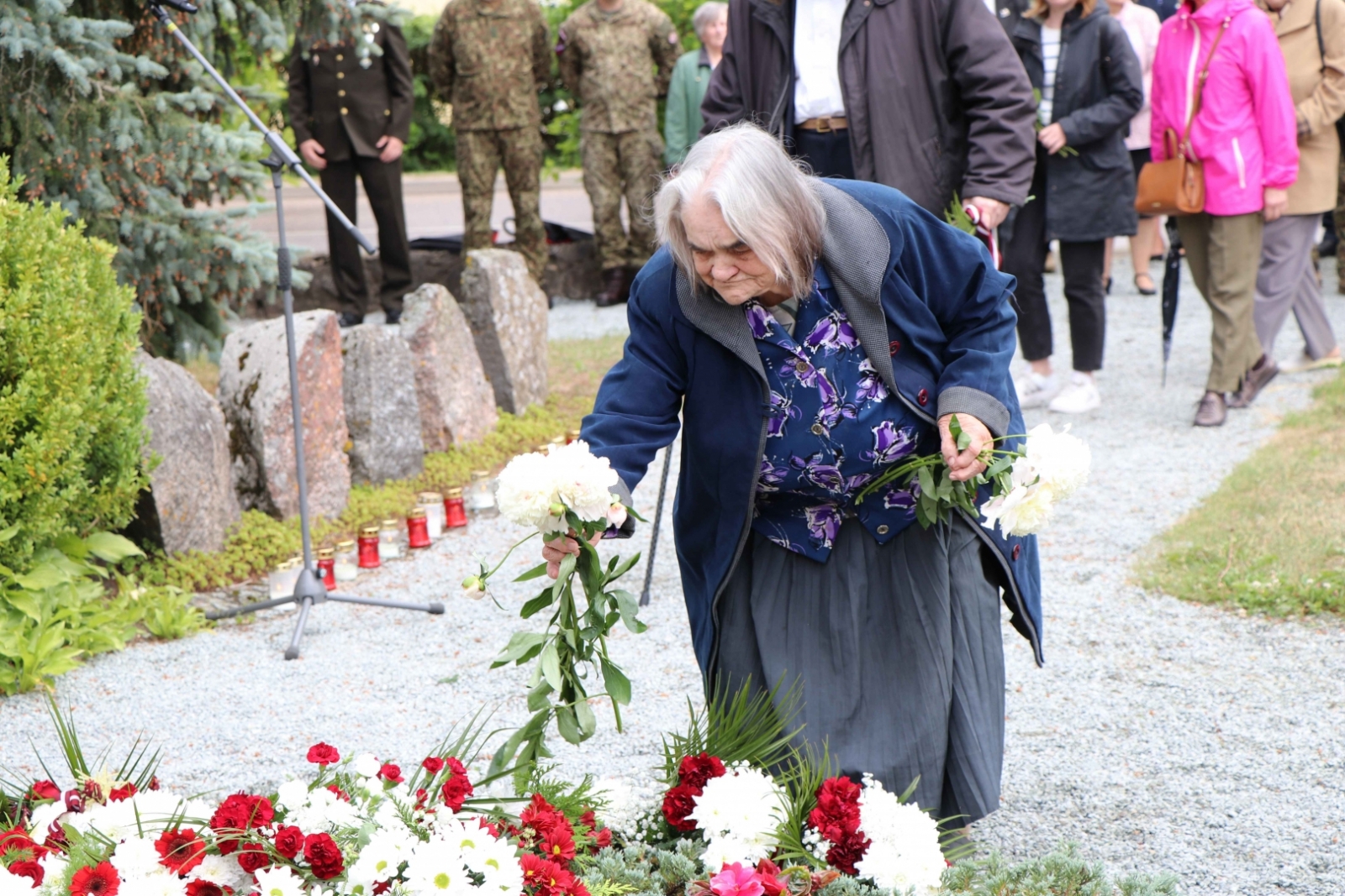 Piemin 1941. gada komunistiskā genocīda upurus 