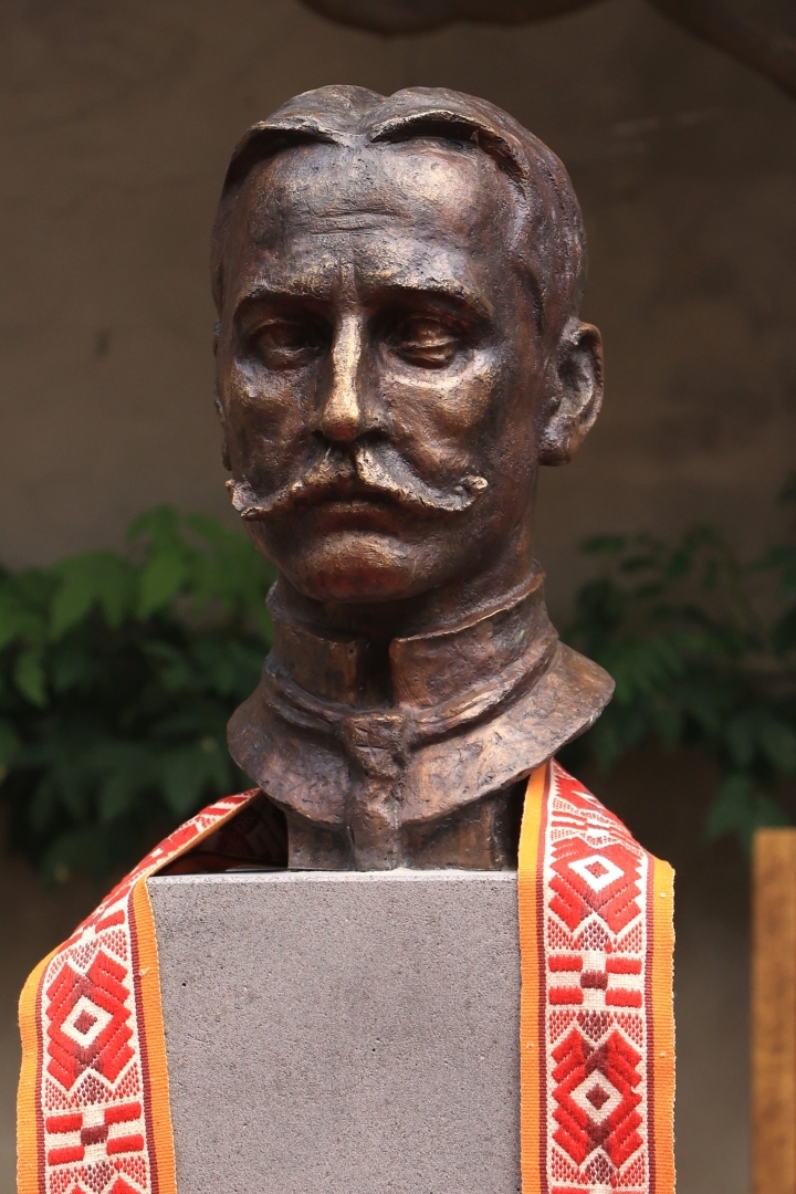 J.Straumes krūšu tēls