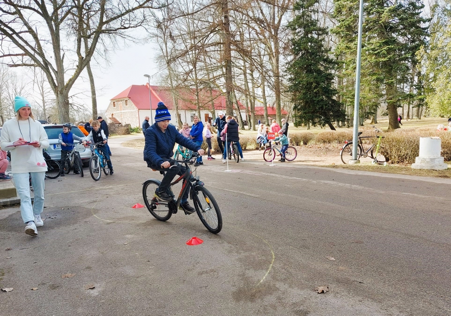 Attēls: Lieldienu riteņbraukšanas sacensību dalībnieki 