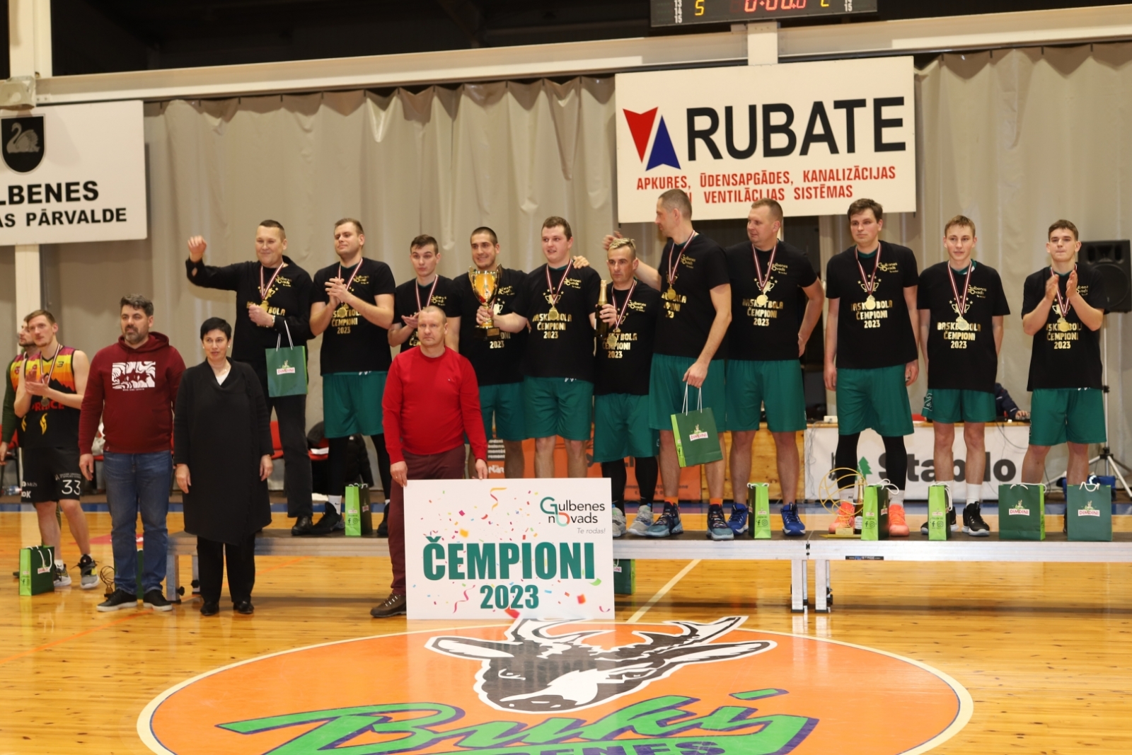 Attēls ar Gulbenes novada 2022./23.gada atklātā basketbola čempionātā vīriešiem dalībniekiem