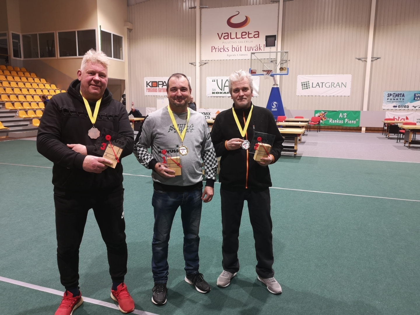Attēlā Gulbenes novada novusa spēlētāju apbalvošana vīriešiem2