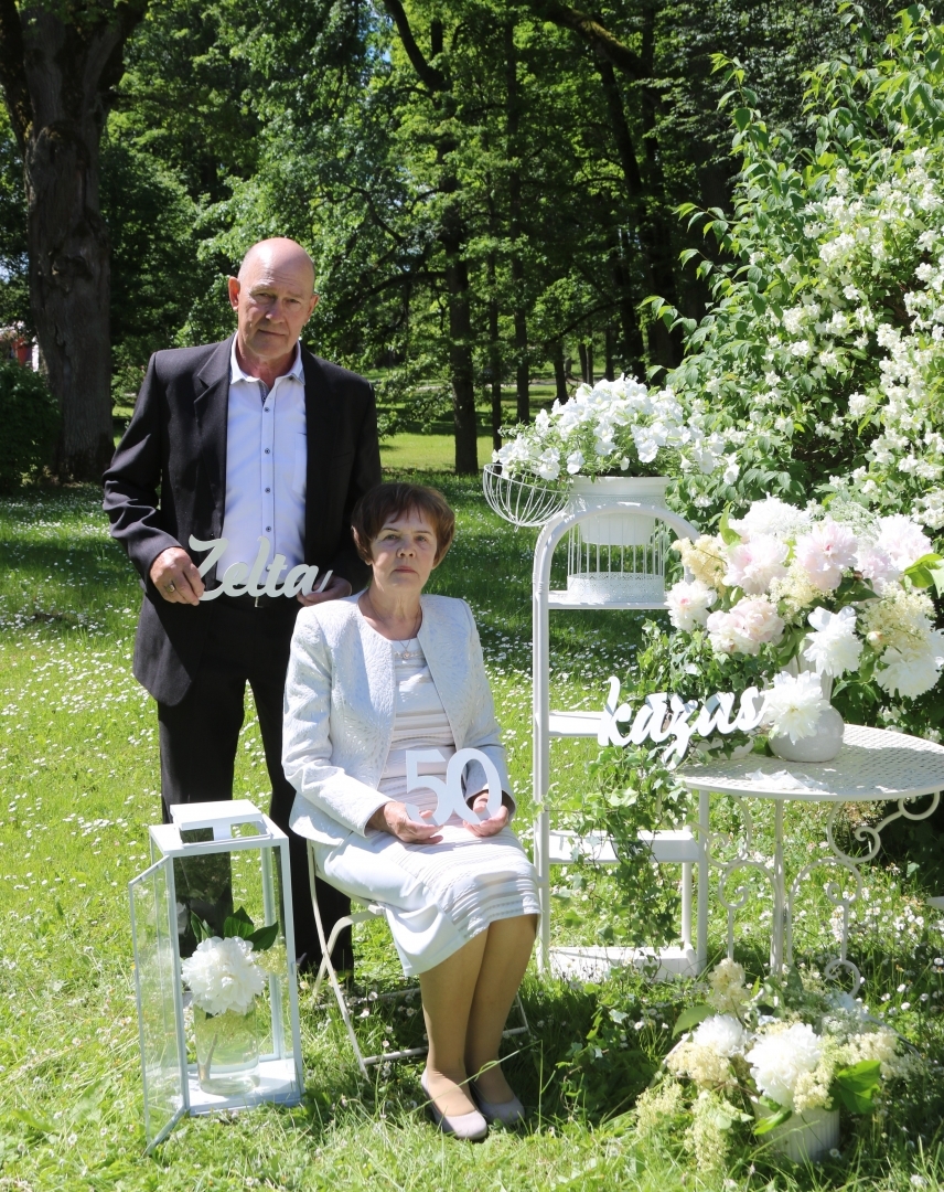 Attēls: 15.06.2024. Stāmerienas pils dārzā tika svinētas Goda kāzu jubilejas.