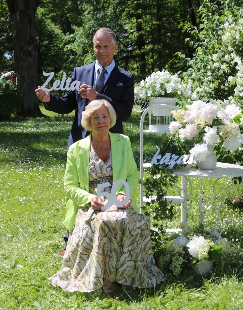 Attēls: 15.06.2024. Stāmerienas pils dārzā tika svinētas Goda kāzu jubilejas.