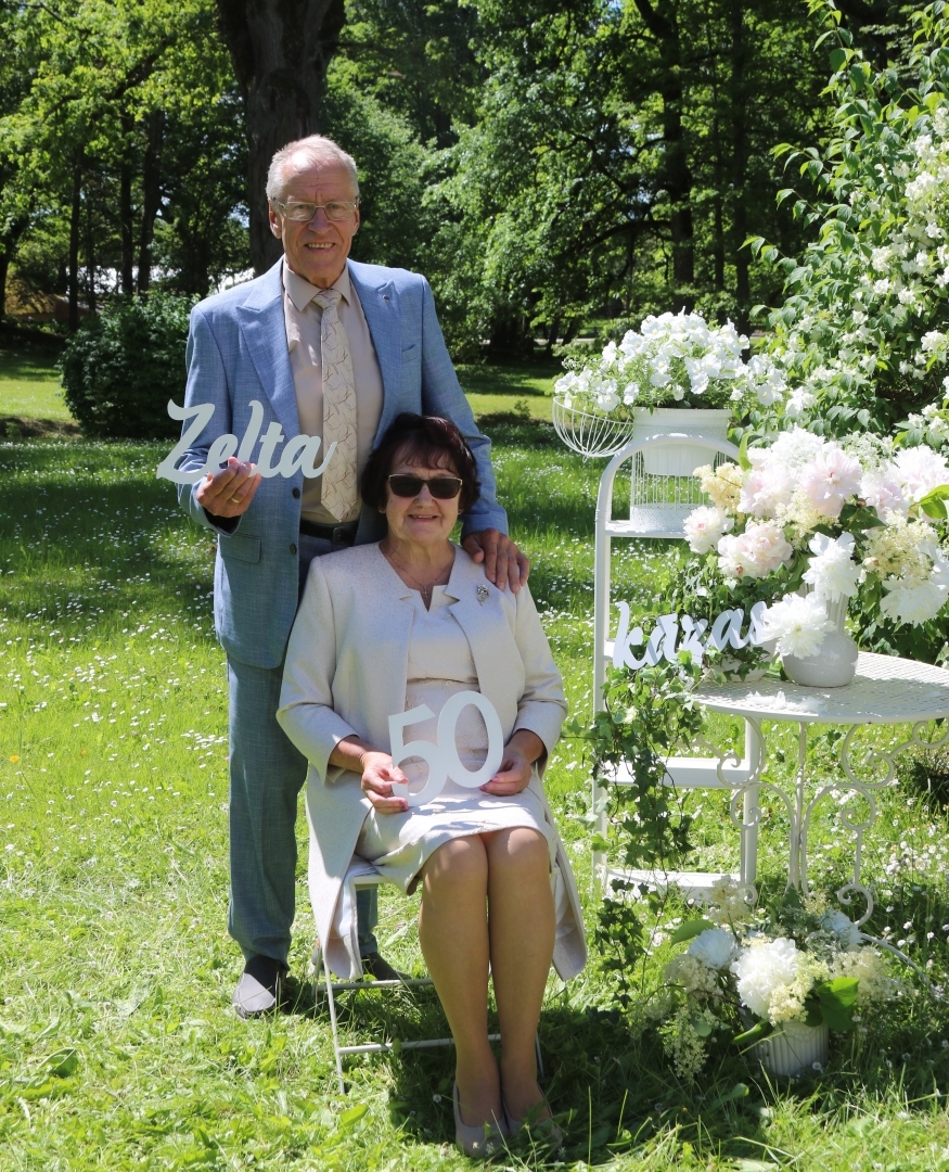 Attēls: 15.06.2024. Stāmerienas pils dārzā tika svinētas Goda kāzu jubilejas.