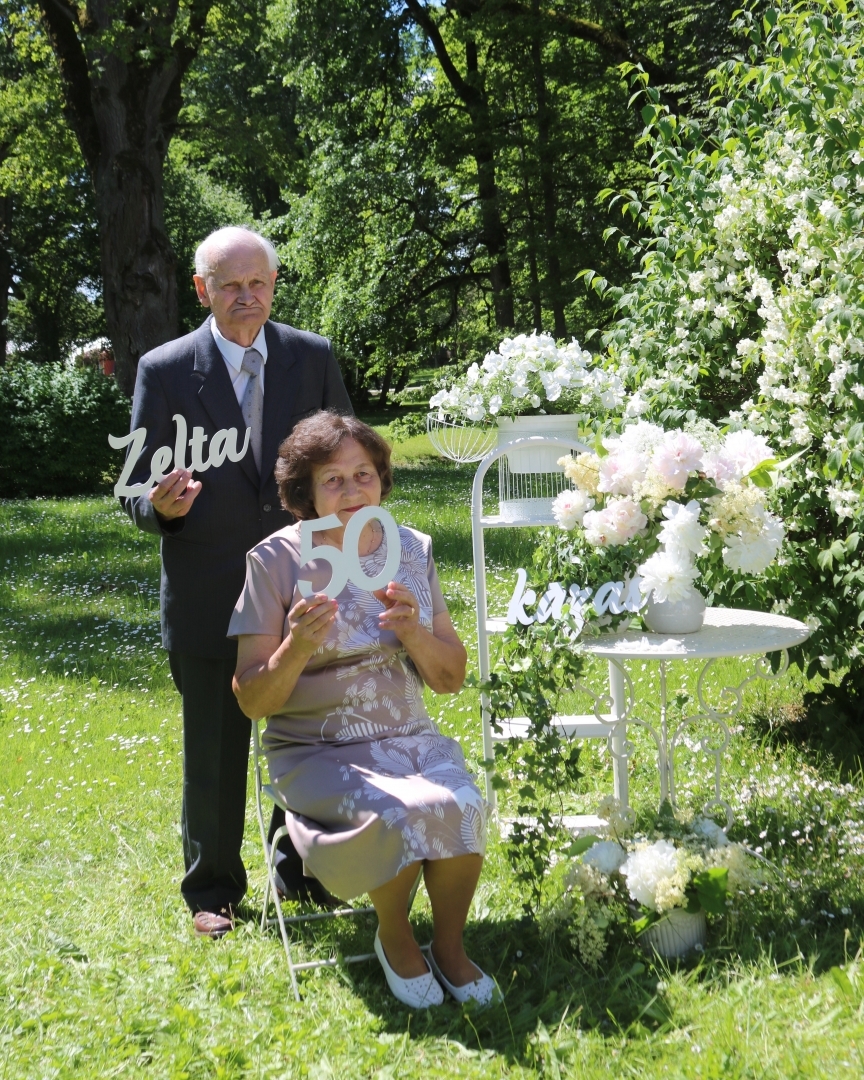 Attēls: 15.06.2024. Stāmerienas pils dārzā tika svinētas Goda kāzu jubilejas.
