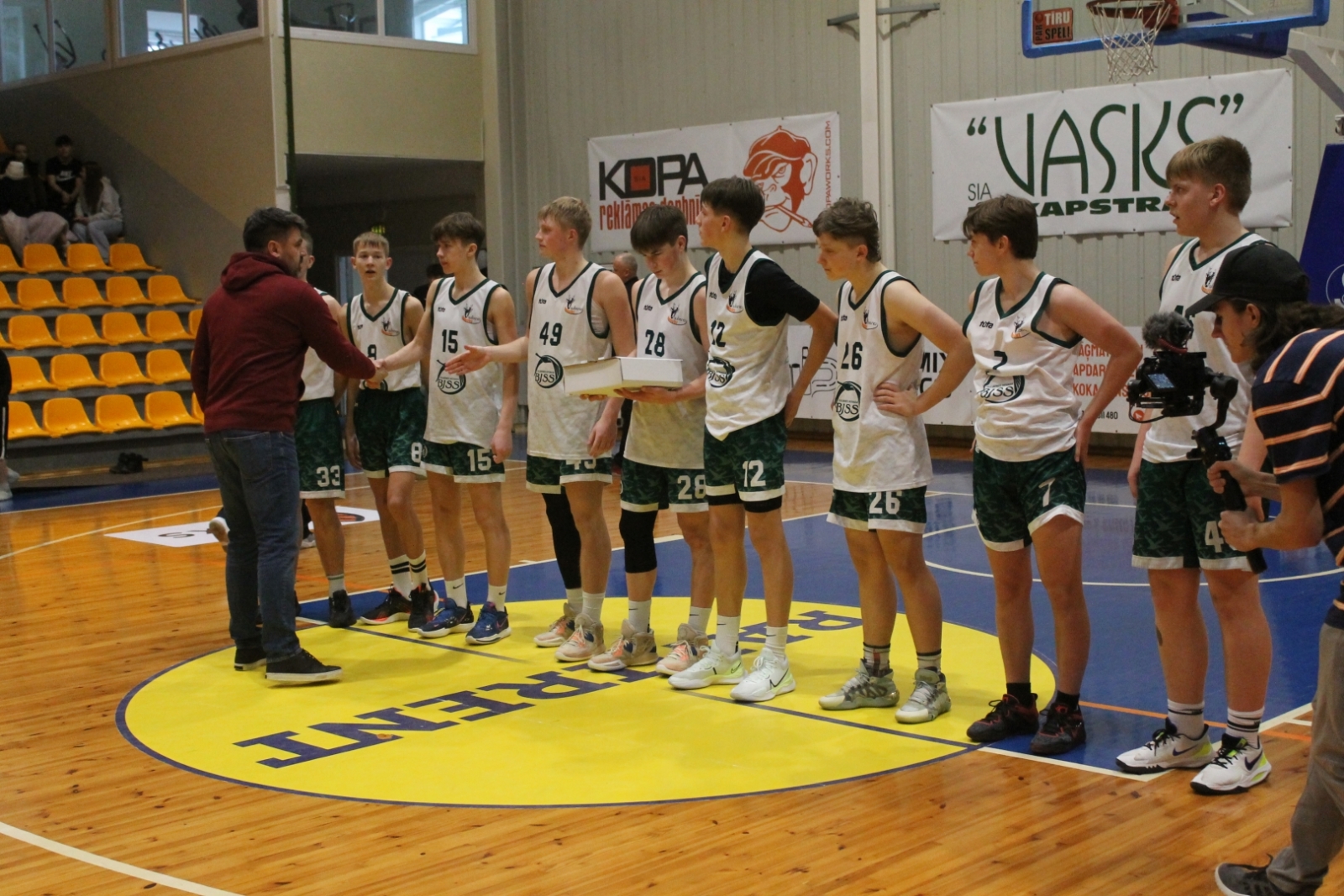 Attēls ar Gulbenes novada 2022./23.gada atklātā basketbola čempionātā vīriešiem dalībniekiem
