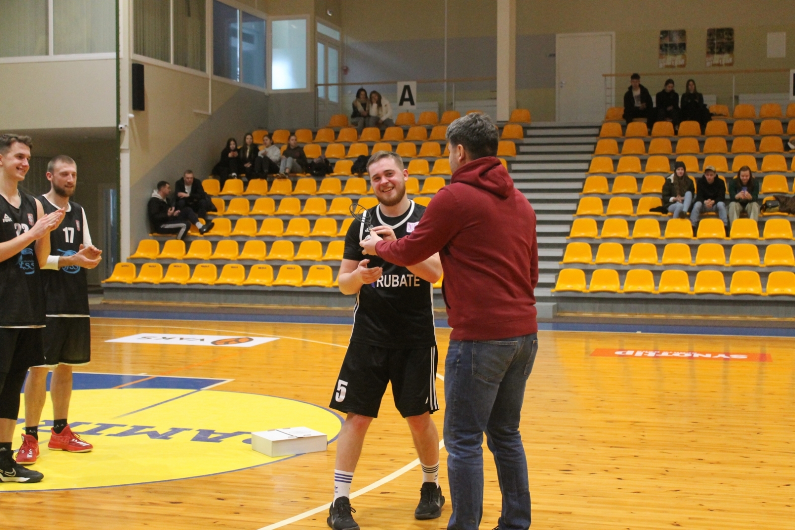 Attēls ar Gulbenes novada 2022./23.gada atklātā basketbola čempionātā vīriešiem dalībniekiem