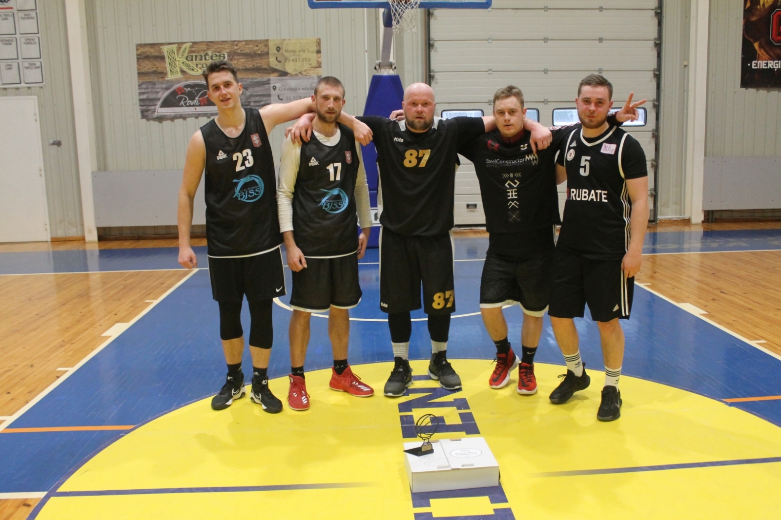Attēls ar Gulbenes novada 2022./23.gada atklātā basketbola čempionātā vīriešiem dalībniekiem