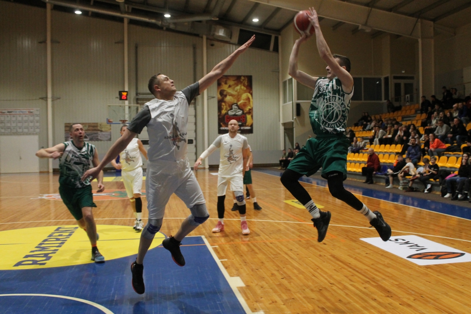 Attēls ar Gulbenes novada 2022./23.gada atklātā basketbola čempionātā vīriešiem dalībniekiem