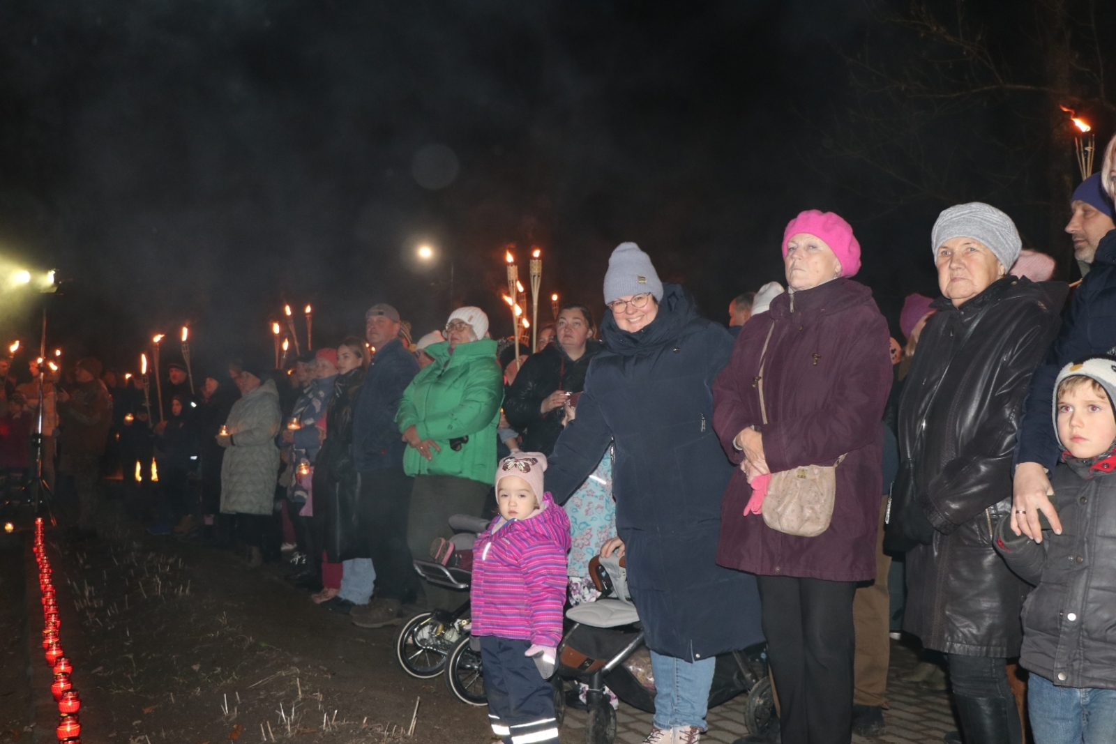 Lāpu gājiens Gulbenē pulcē lielu skaitu iedzīvotāju