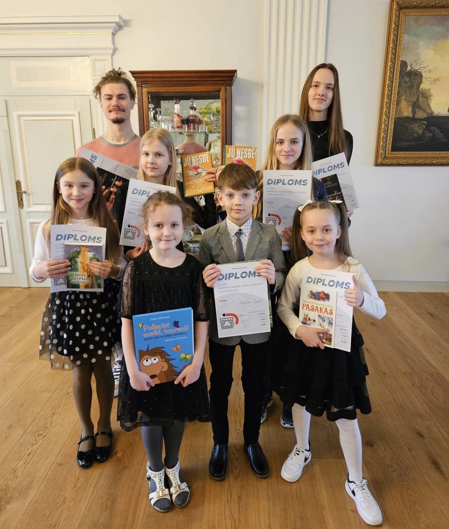 Skatuves runas dalībnieki Rankā