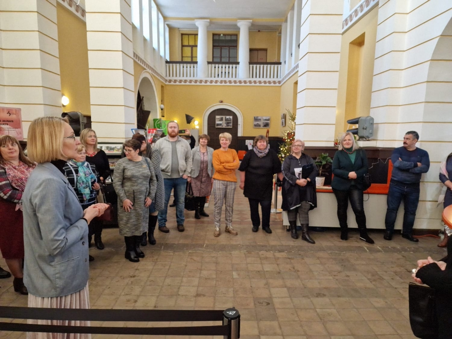Attēli ar Gulbenes novada Izglītības pārvaldes un Balvu novada mācību jomu koordinatoriem un Izglītības pārvaldes darbiniekiem