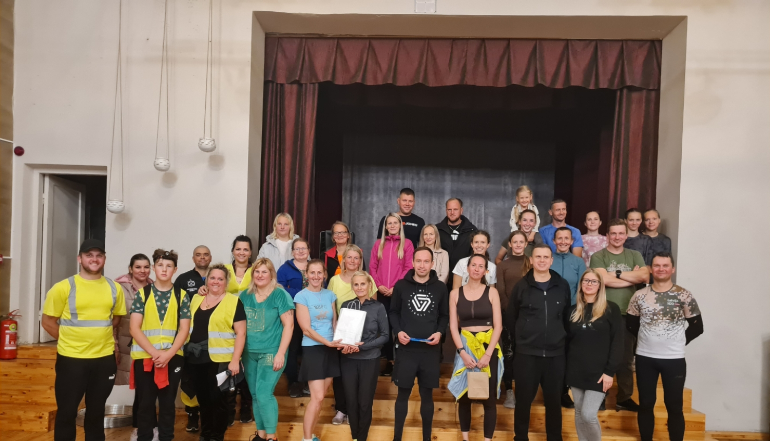 Attēls: tumsas orientēšanās dalībnieki STāmerienā