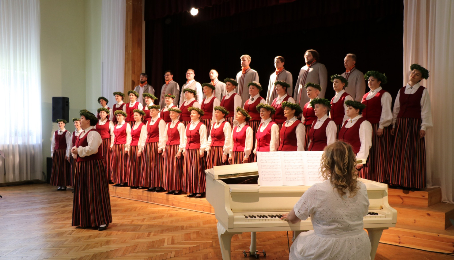 Attēls: notika Alūksnes, Balvu, Gulbenes koru apriņķa skate