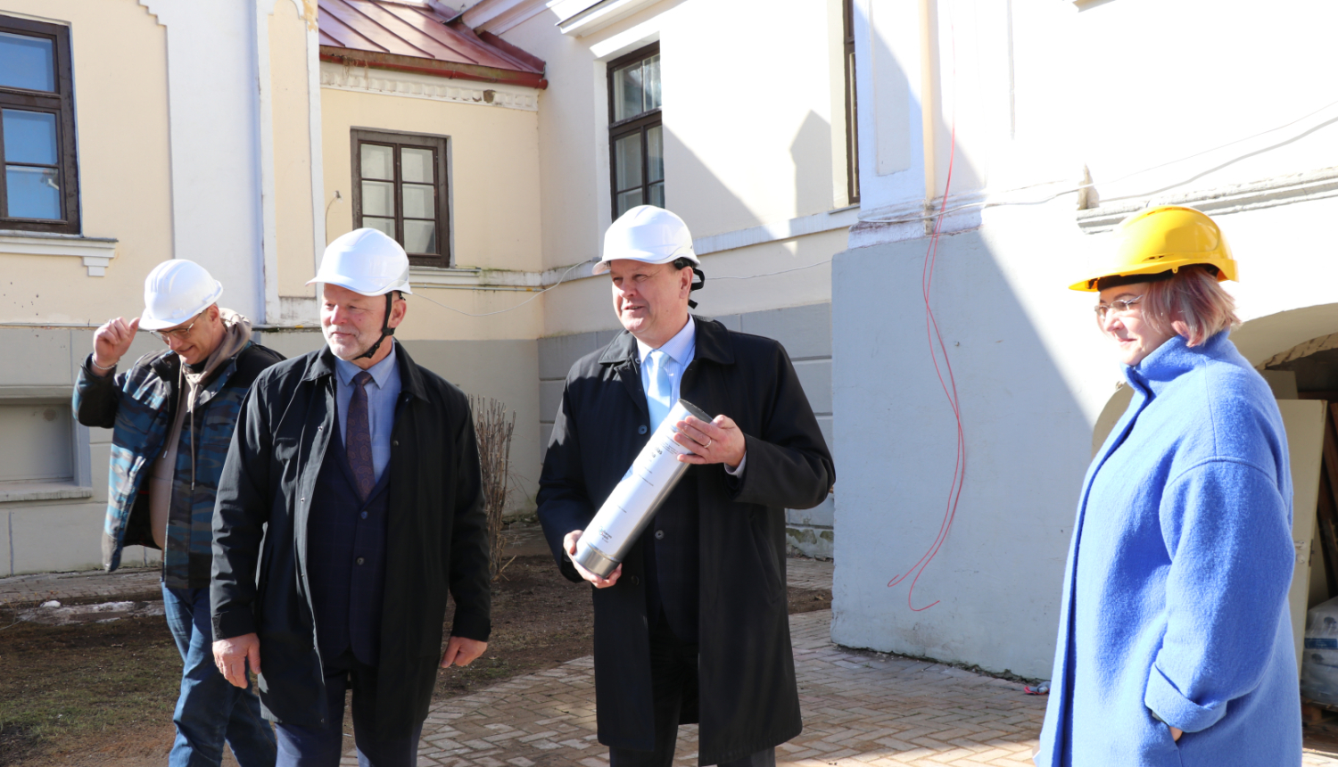 Lizuma pamatskolas ēkā gulda vēstījuma kapsulu