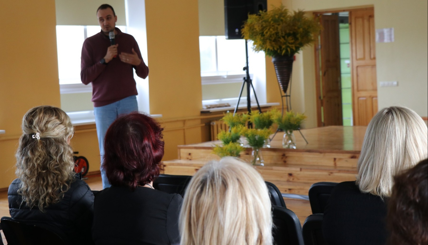 Attēls: Izglītības svētku ietvaros ar Gulbenes novada skolotājiem tikās ārsts - psihoterapeits Artūrs Miksons