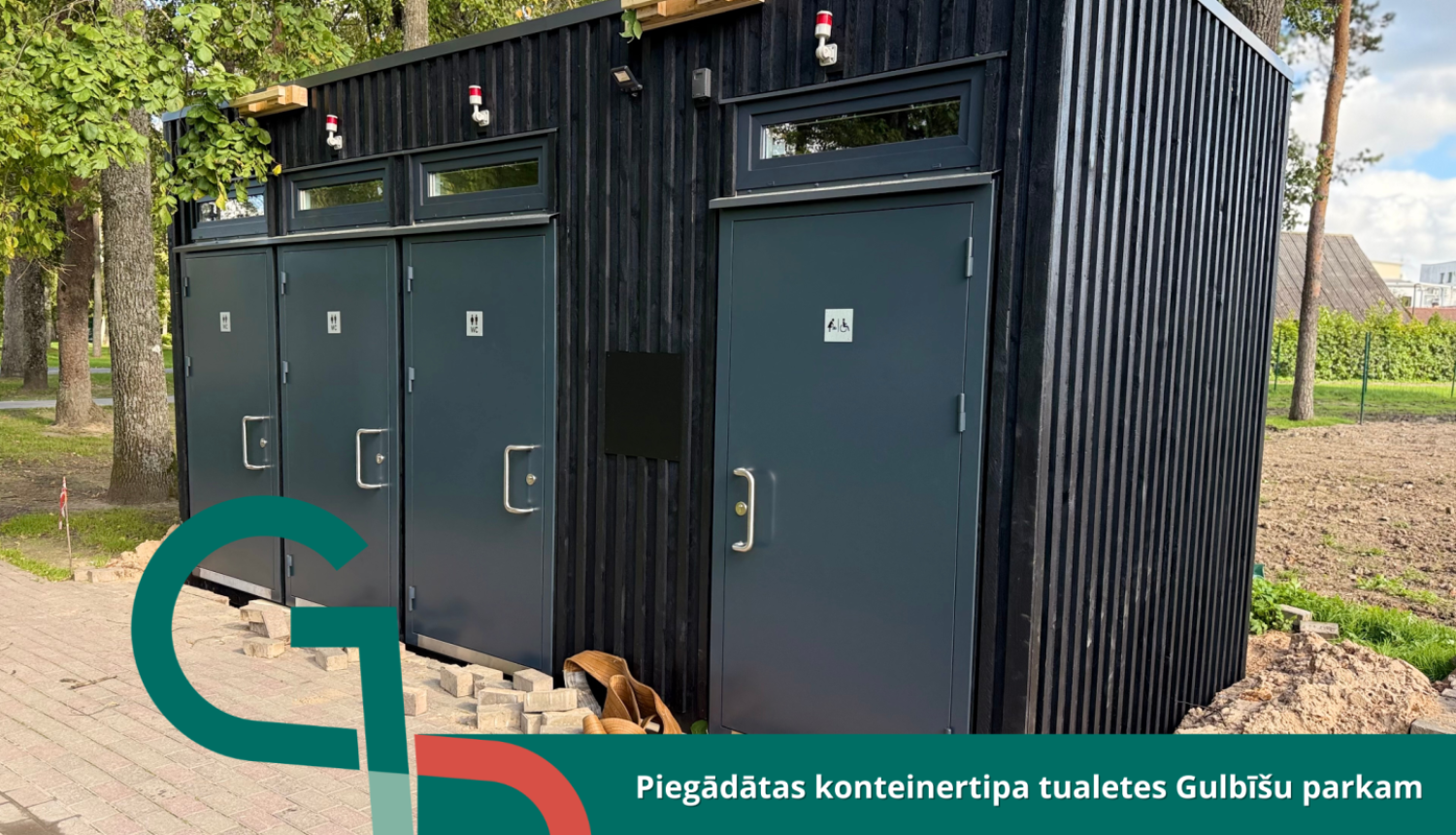 Attēls: piegādātas tualetes Gulbīšu parkam