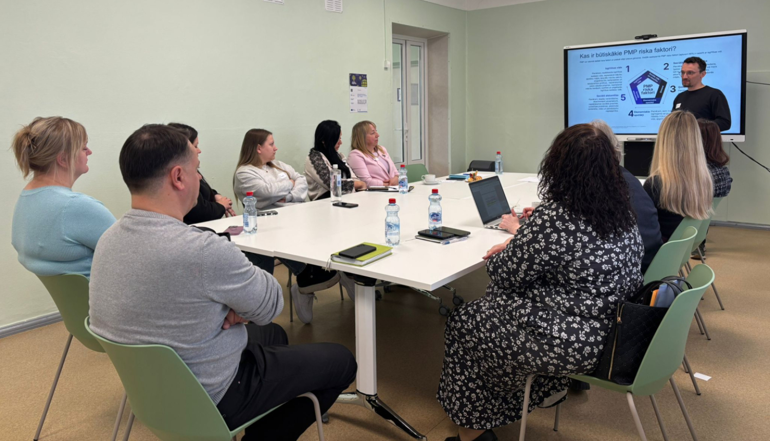 Attēls: Pašvaldības speciālisti pilnveido kompetenci starpinstitūciju darbā, lai mazinātu izglītojamo sociālās atstumtības un priekšlaicīgas mācību pārtraukšanas riskus