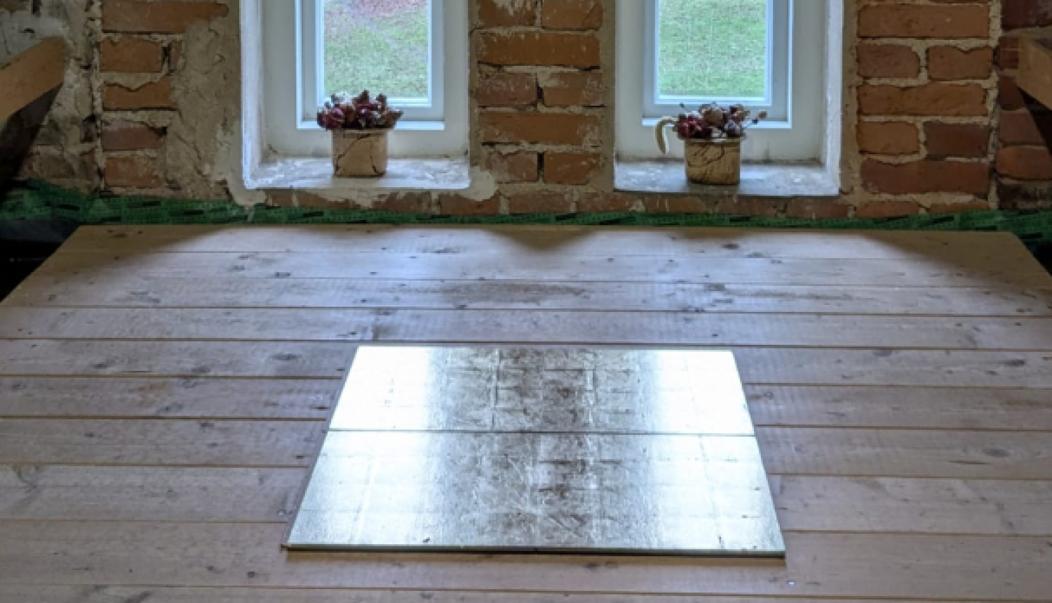 Attēls: Zelta plāksne Stāmerienas pilī