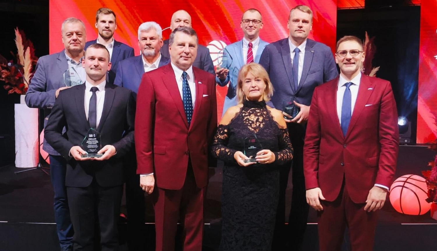 Attēls: Gulbenes novada Bērnu un jaunatnes sporta skola saņem Latvijas Basketbola savienības pateicību 