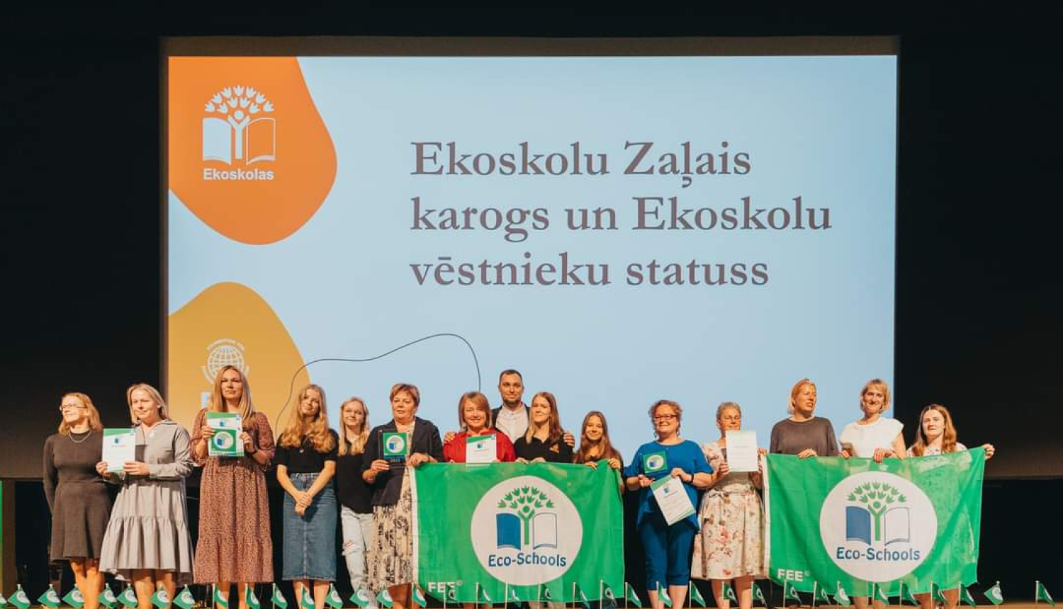 Gulbenes 1.PII saņem ekoskolas karogu