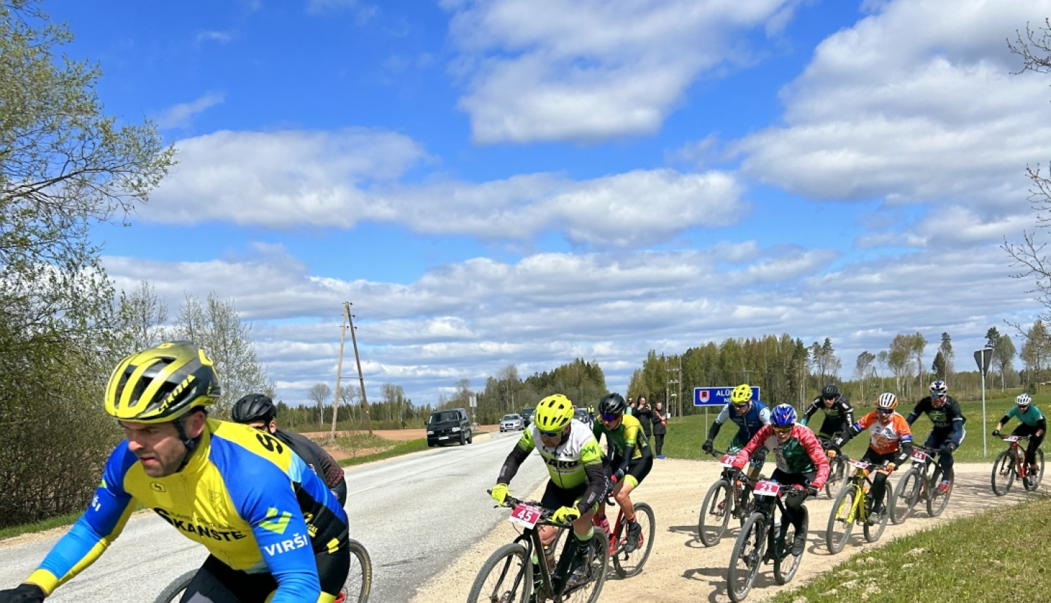 Attēls: startē sacensības Apsteidz tvaiku