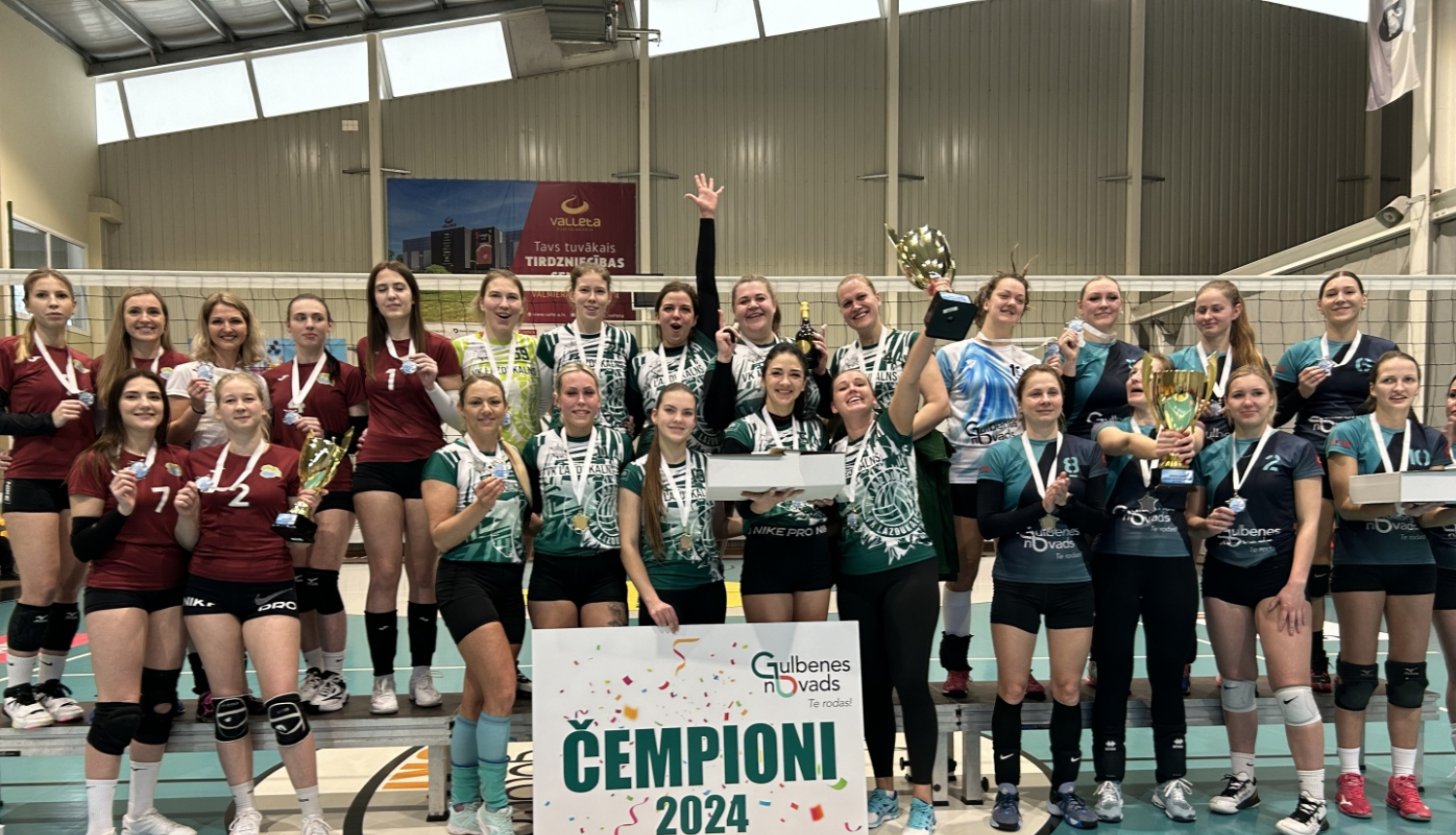 Attēls: volejbola čempionāta laureātes