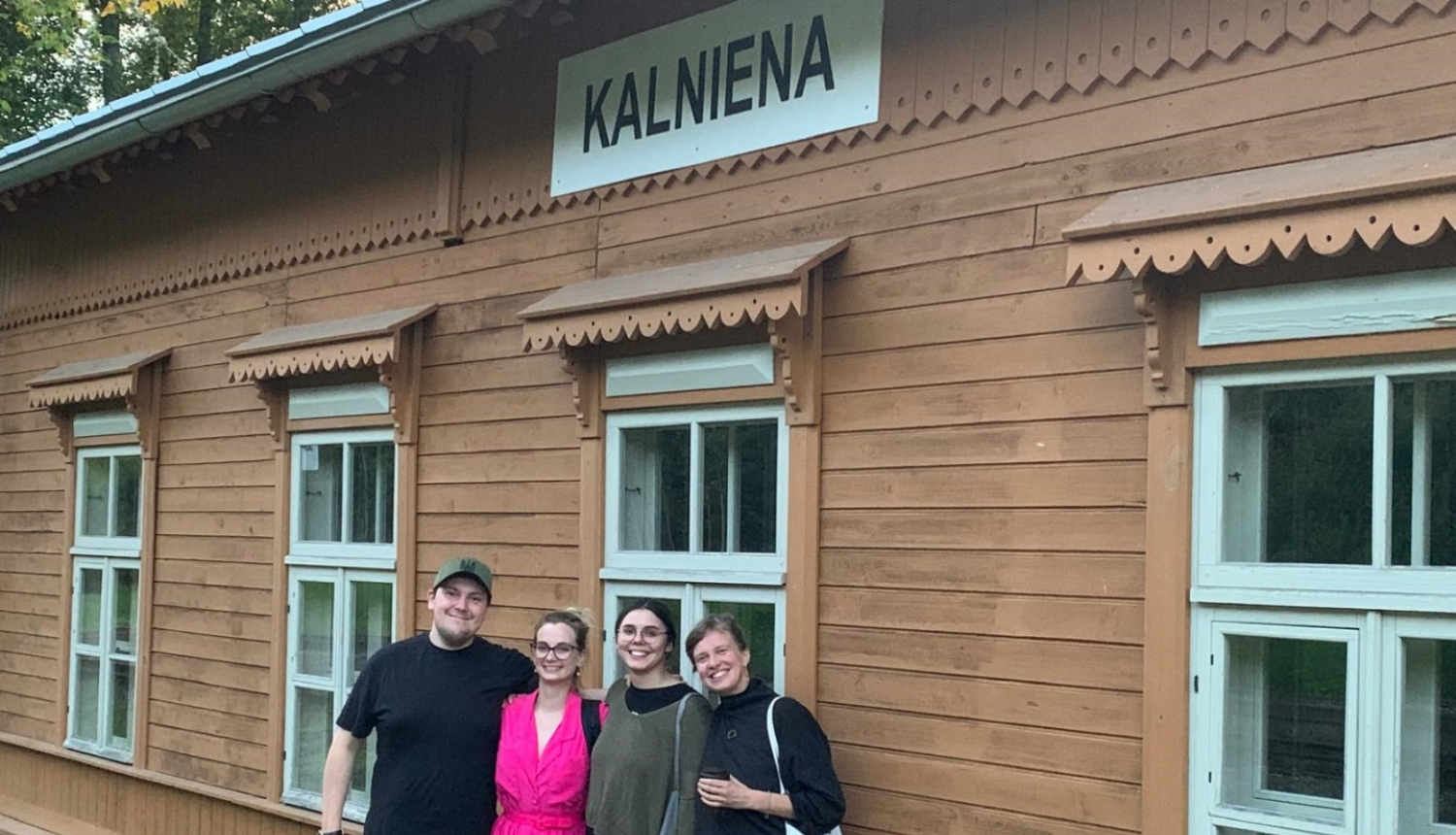 No kreisās: Didzis Ruicēns, Ance Kristāla, Lote Katrība Cērpa un  Elza Vildaus