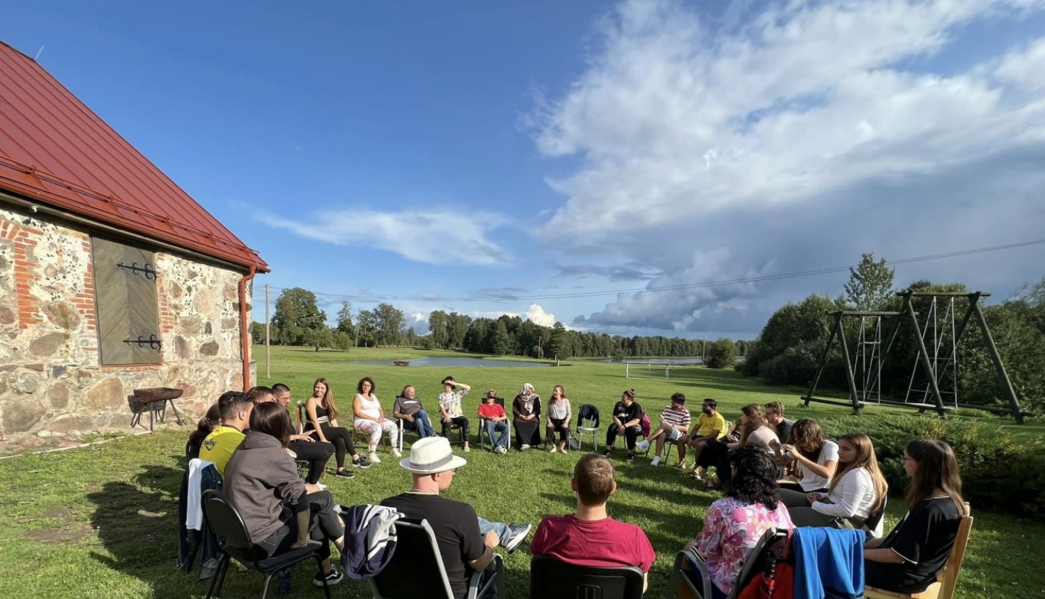 Attēls: jaunatnes apmācības Stāmerienā jauniešu centram Bāze