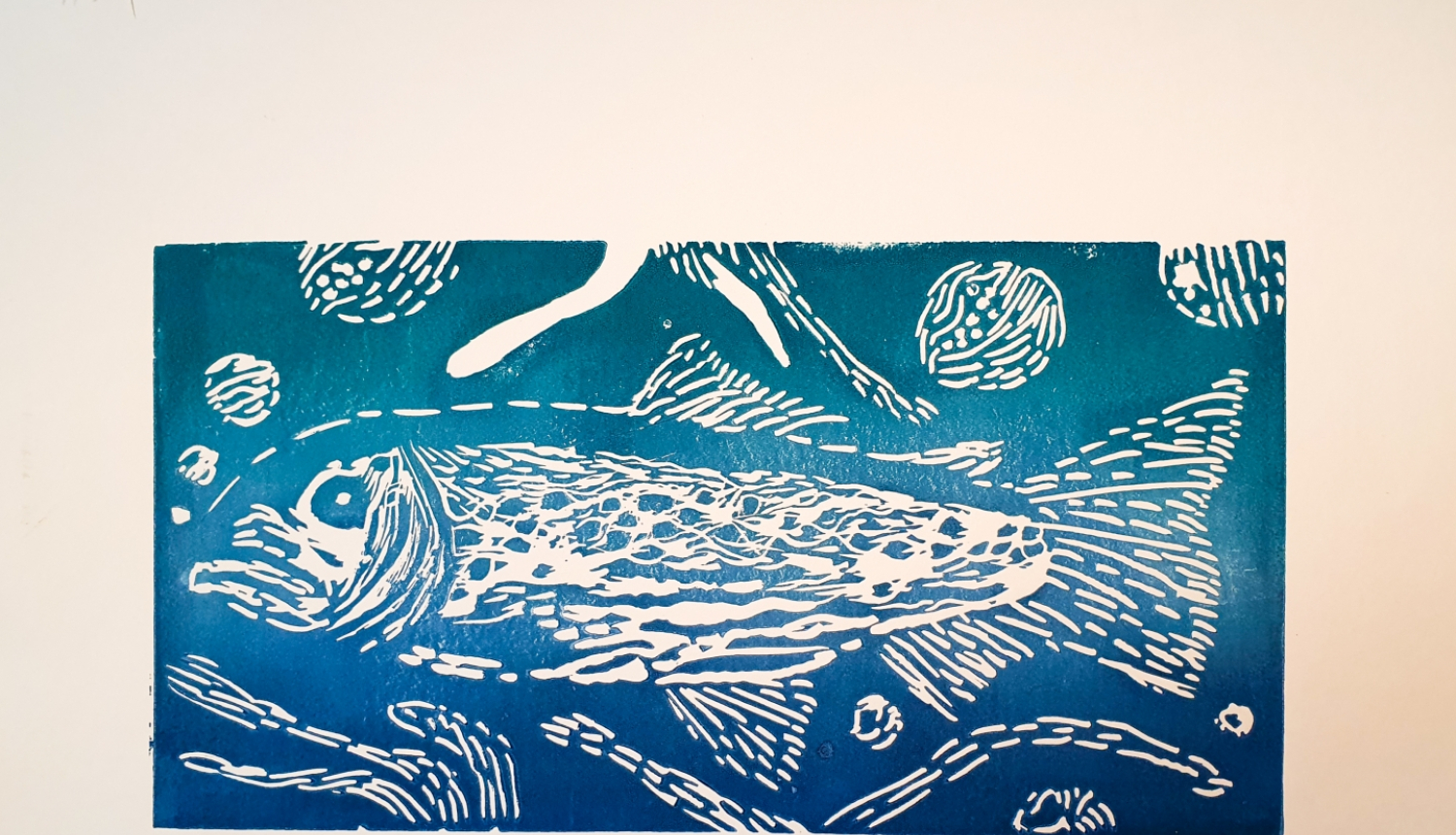 Attēls: Mākslas plenēra ietvaros tapušie darbi par zivīm