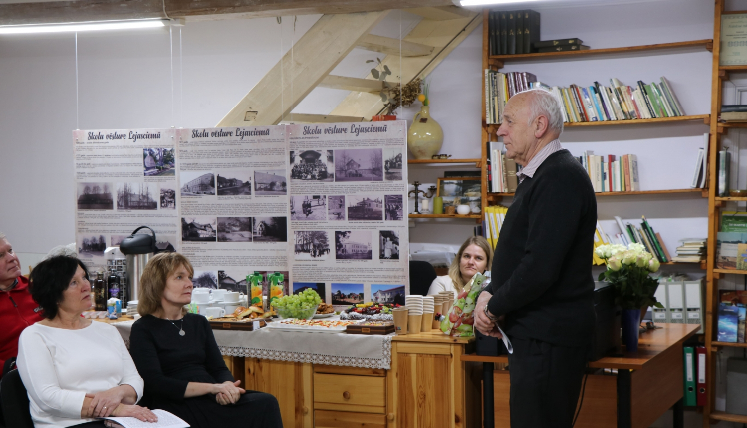 Attēls: R.Kalniņa atmiņu grāmatas atvēršana Lejasciemā 17.04.23.